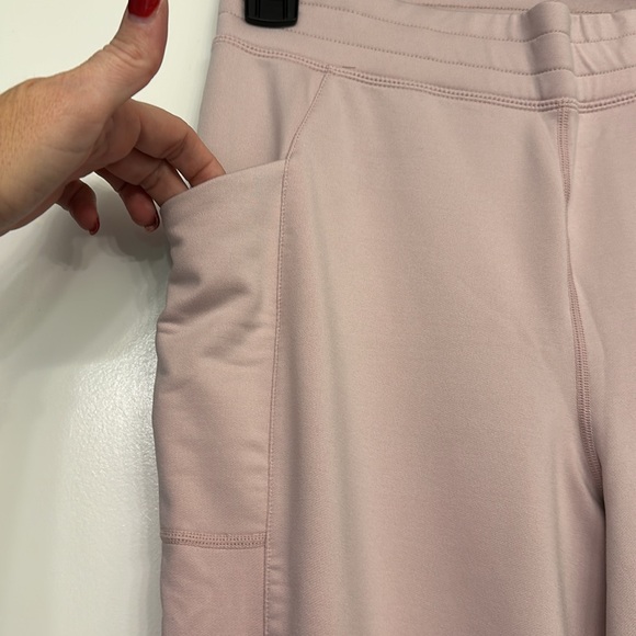 Women’s Fabletics Joggers Size Medium Pink - Picture 5 of 5